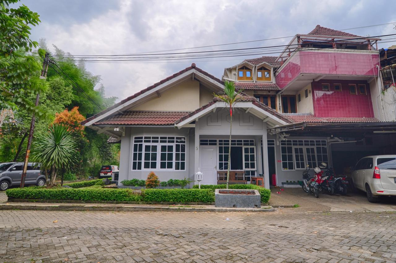 Pele Guesthouse Bandung Kültér fotó