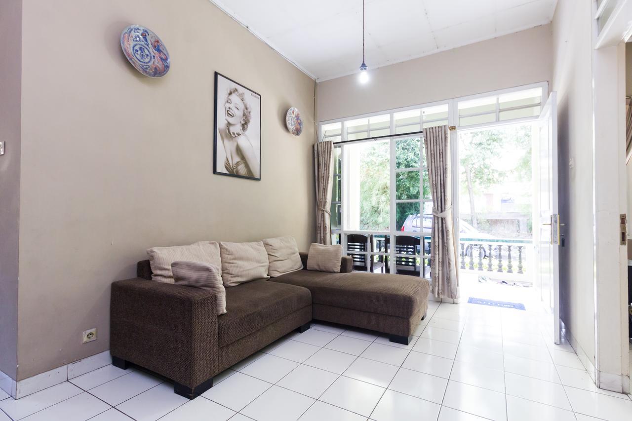 Pele Guesthouse Bandung Kültér fotó